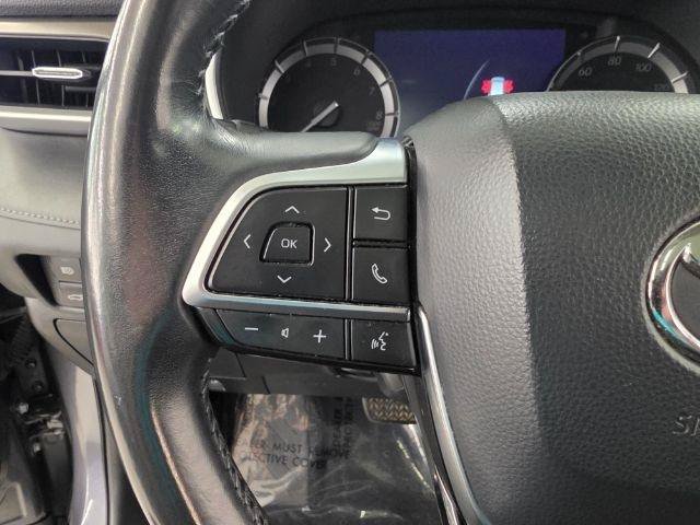 Used 2020 Toyota Highlander XLE AWD/4WD image 12