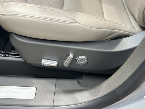 Used 2024 Lincoln Nautilus Premier AWD/4WD image 35