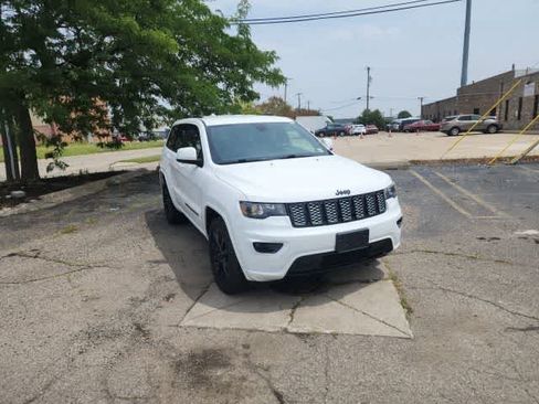 Certified 2018 Jeep Grand Cherokee Altitude AWD/4WD image 6