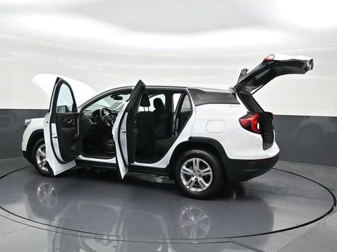 Used 2023 GMC Terrain SLE image 34