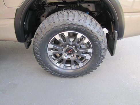 Used 2021 Nissan Titan PRO-4X w/ Pro-4x Convenience Package image 37