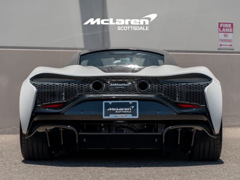 Used 2023 McLaren Artura RWD image 6