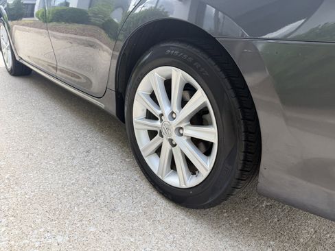 Used 2012 Toyota Camry XLE FWD image 9