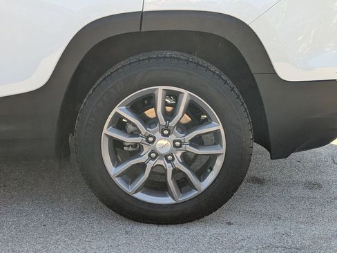 Used 2024 GMC Terrain SLT image 12