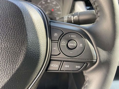 Used 2025 Toyota Corolla SE image 32