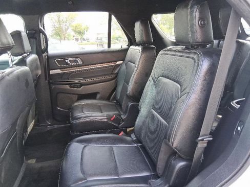 Used 2016 Ford Explorer Limited image 17