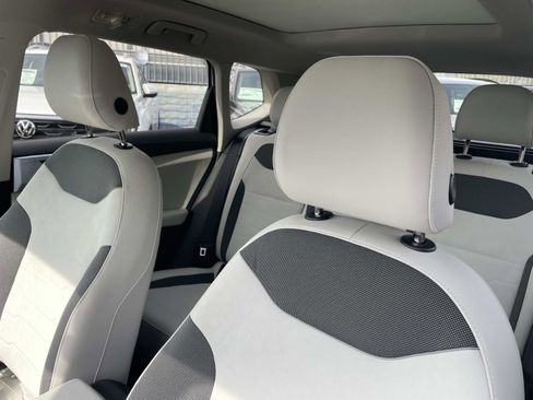 New 2025 Volkswagen Taos SE image 18