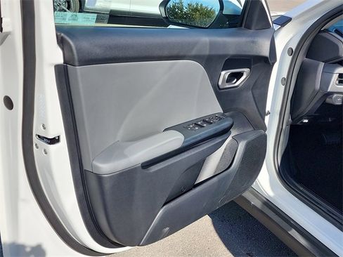 New 2025 Kia K4 LXS image 9