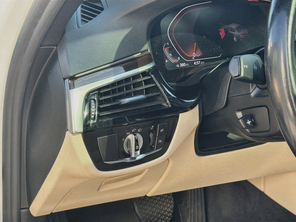 Used 2020 BMW 540i w/ Premium Package RWD image 10