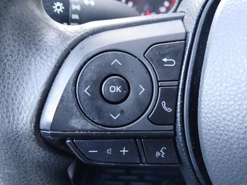 Used 2021 Toyota RAV4 LE AWD/4WD image 11