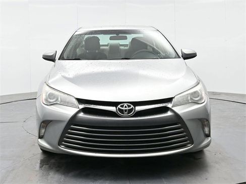 Used 2016 Toyota Camry LE image 2