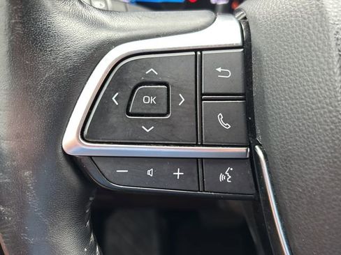 Used 2020 Toyota Highlander Platinum FWD image 18