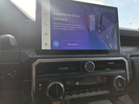 Used 2024 Toyota Tacoma Limited w/ Limited Package (LT) image 18