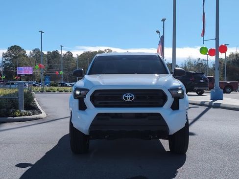 Used 2025 Toyota Tacoma SR image 9