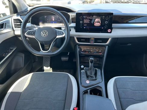 Used 2025 Volkswagen Taos SE FWD image 15