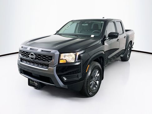 Used 2025 Nissan Frontier SV image 3