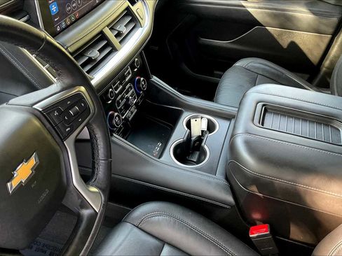 Used 2021 Chevrolet Tahoe LT w/ Luxury Package RWD image 17