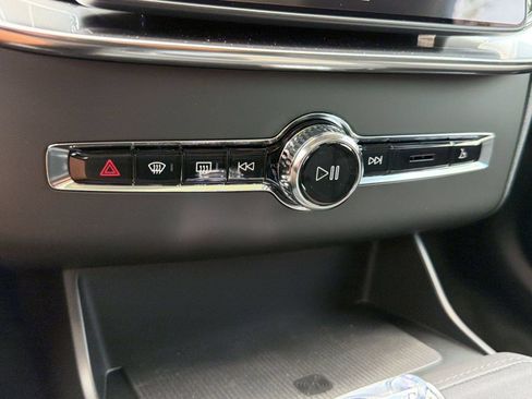New 2026 Volvo XC90 B5 Plus w/ Protection Package AWD/4WD image 15
