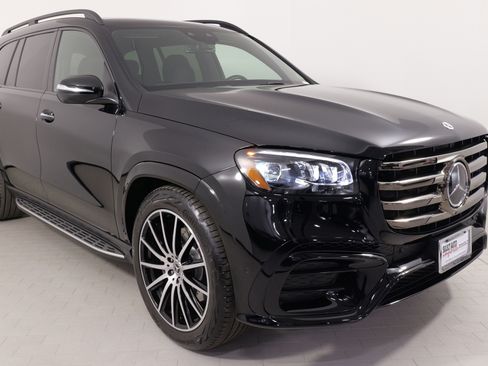 Used 2025 Mercedes-Benz GLS 450 4MATIC image 5