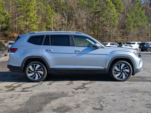 Used 2024 Volkswagen Atlas SEL image 10