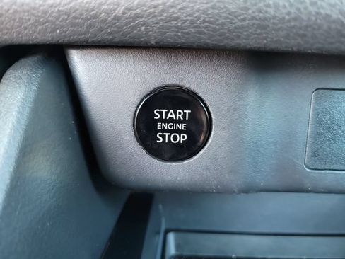 Used 2025 Nissan Rogue SV AWD/4WD image 24