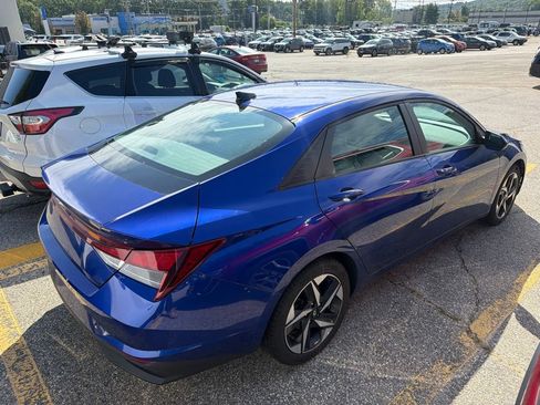 Used 2023 Hyundai Elantra SEL w/ Convenience Package FWD image 4