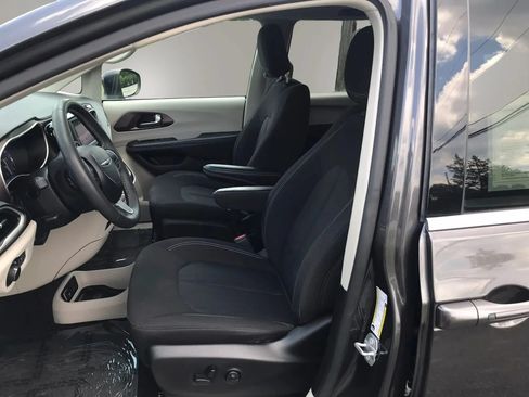 Used 2023 Chrysler Voyager LX FWD image 44