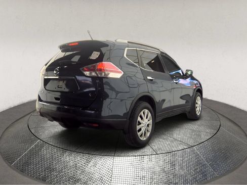 Used 2016 Nissan Rogue S w/ Appearance Package FWD image 2