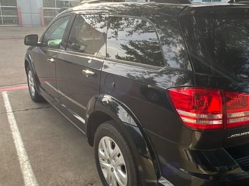 Used 2020 Dodge Journey SE FWD image 4