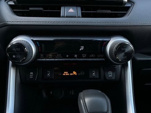 Used 2025 Toyota RAV4 XLE image 27