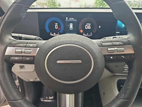 Used 2025 Hyundai Kona SEL FWD image 17