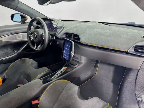 Used 2025 McLaren Artura Spider RWD image 23