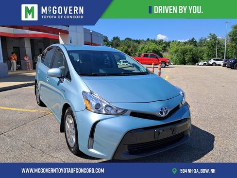 Used 2017 Toyota Prius V Three FWD image 7