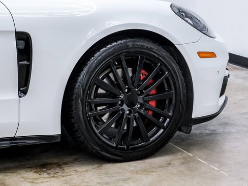 Used 2019 Porsche Panamera 4 image 53