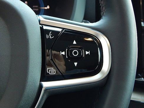 Certified 2025 Volvo XC60 T8 Plus w/ Protection Package Premier image 29