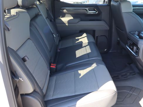 Used 2022 Chevrolet Silverado 1500 ZR2 w/ Technology Package AWD/4WD image 34