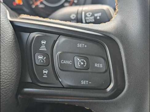 Used 2024 Jeep Gladiator Sport AWD/4WD image 18
