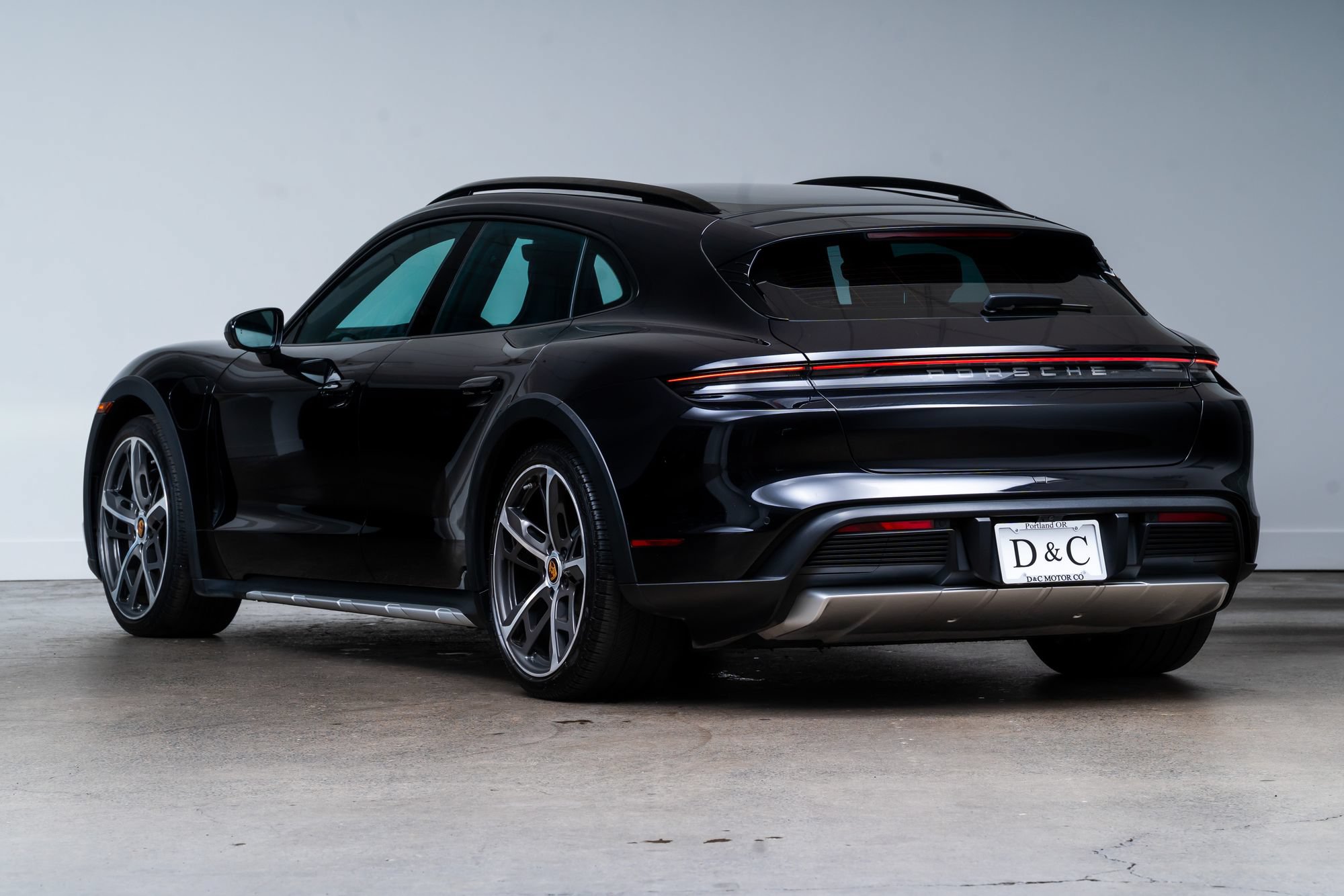 Used 2022 Porsche Taycan 4 Cross Turismo w/ Premium Package AWD/4WD image 5