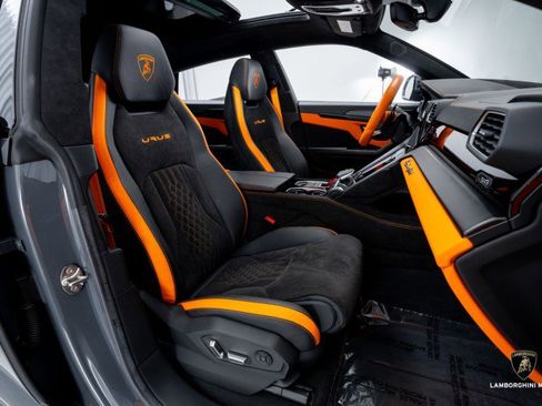 Used 2023 Lamborghini Urus S image 46
