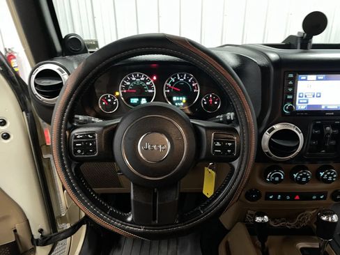 Used 2011 Jeep Wrangler Unlimited Rubicon w/ Connectivity Group AWD/4WD image 26