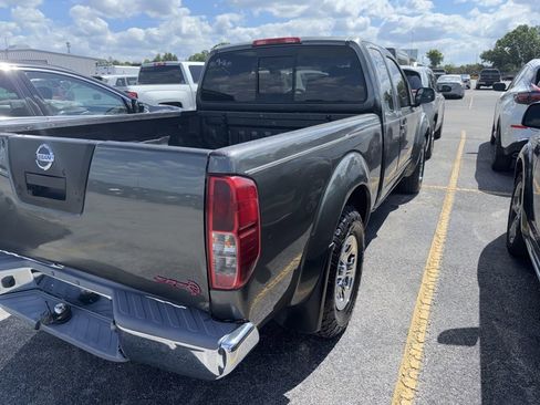 Used 2005 Nissan Frontier SE RWD image 2