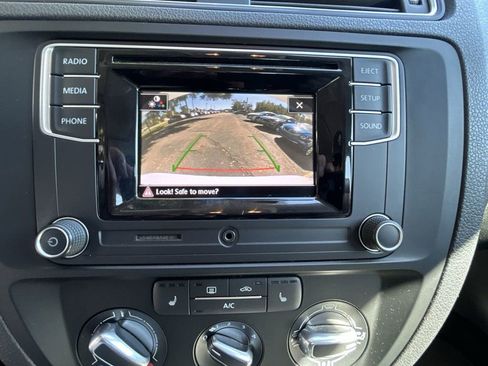 Used 2017 Volkswagen Jetta S w/ Jetta S Cold Weather Package image 18