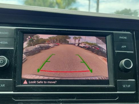 Used 2019 Volkswagen Jetta SE w/ Cold Weather Package FWD image 29