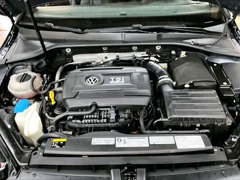 Used 2017 Volkswagen Golf R 4-Door image 12