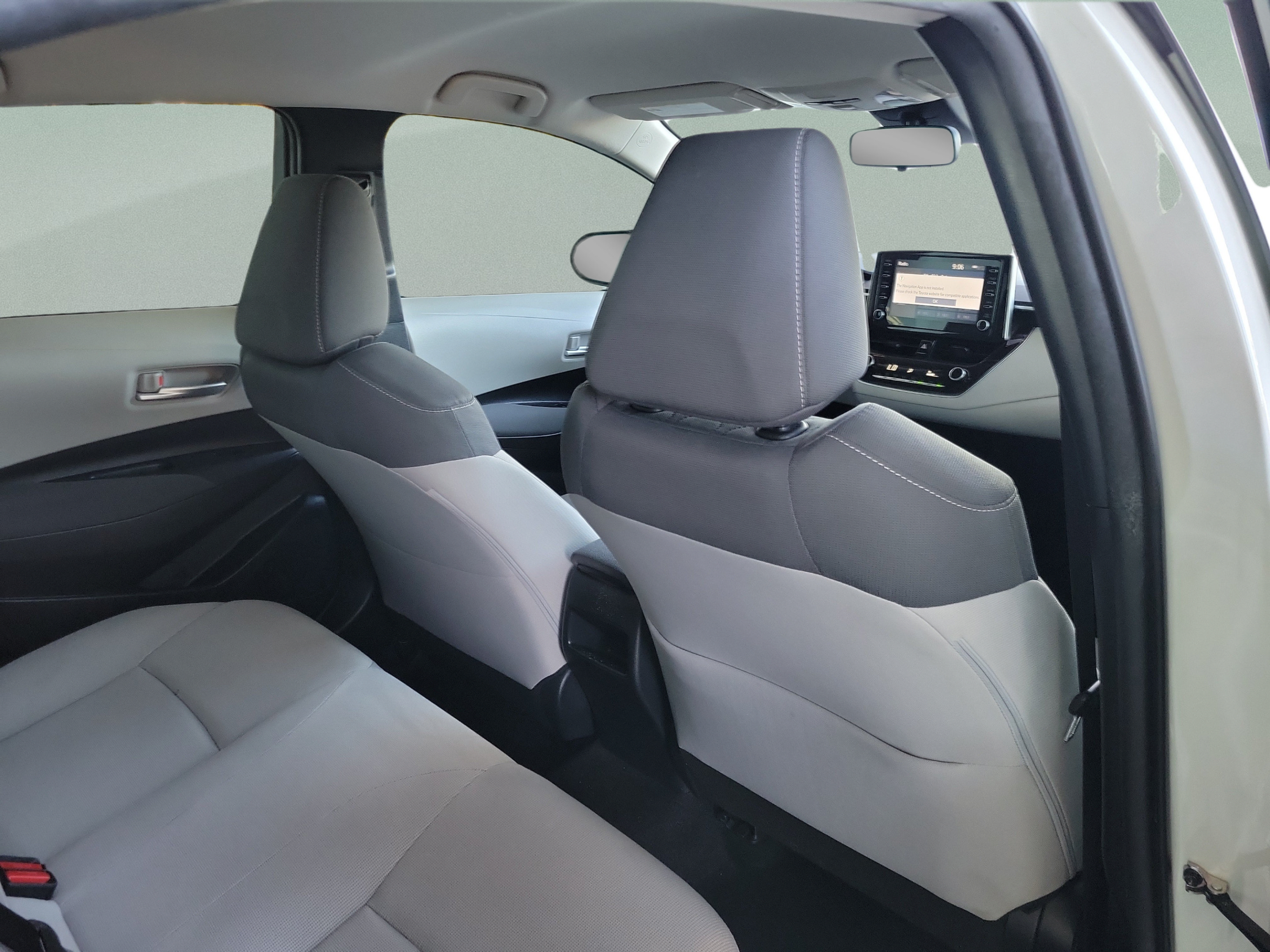 Used 2020 Toyota Corolla LE FWD image 22