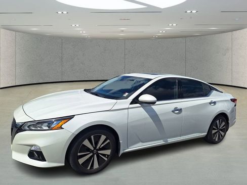 Used 2022 Nissan Altima 2.5 SL FWD image 1