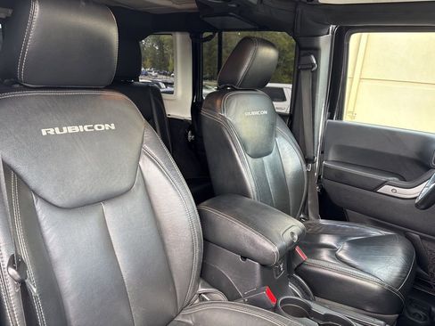 Used 2016 Jeep Wrangler Unlimited Rubicon image 12