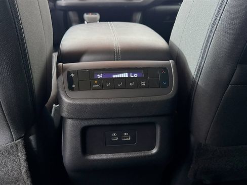Used 2024 Nissan Pathfinder SV FWD image 29