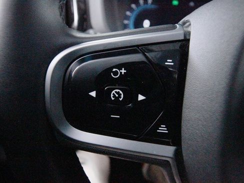 Certified 2025 Volvo XC60 B5 Plus image 19