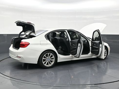 Used 2018 BMW 320i 320i w/ Convenience Package image 29